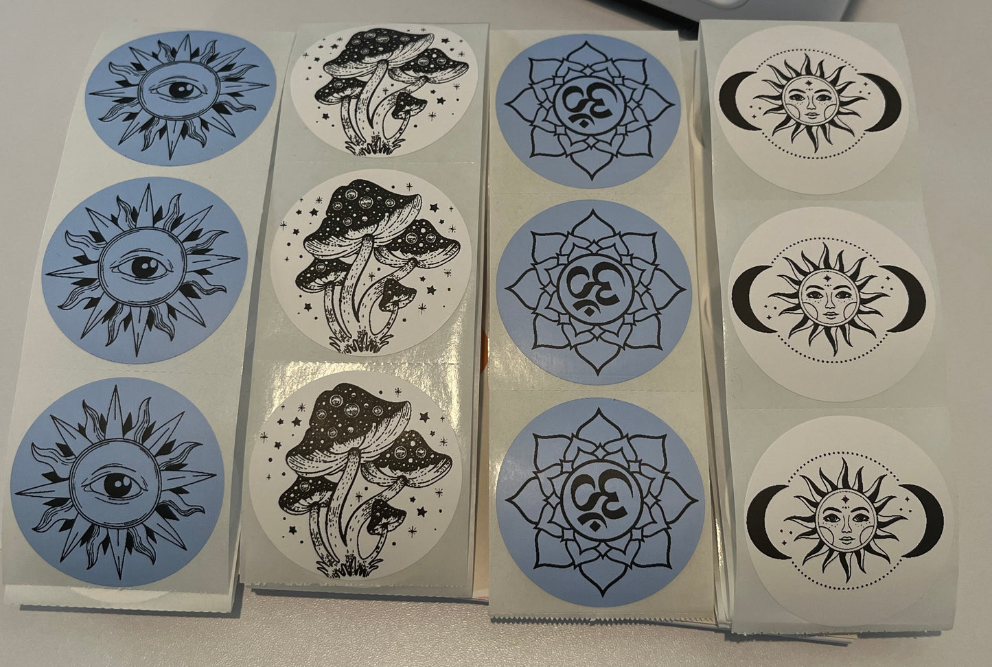 custom circle thermal stickers